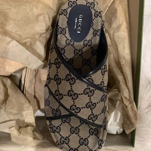 Women’s Gucci Slides in denim signature, size 39, US 9